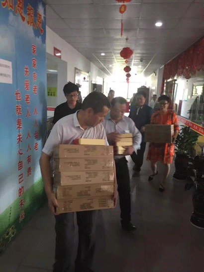 恒盛社会责任之养老院送福利