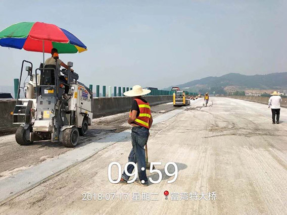 富湾特大桥和恒盛胶粘模扩底锚栓