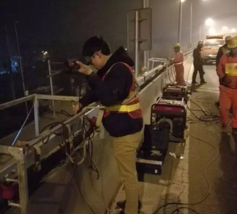 凌晨3点，东莞恒盛工程师现场技术指导中